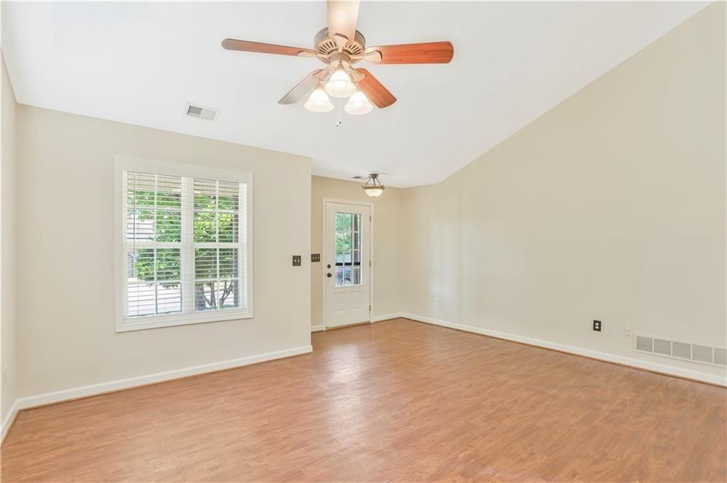 328 White Oak Way - Photo 4 of 35