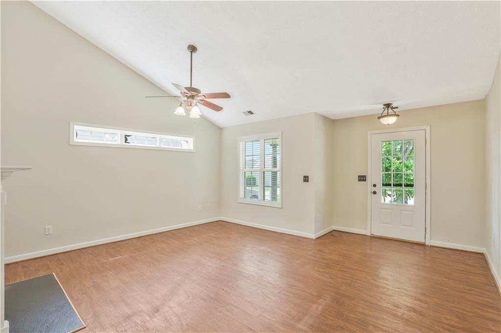 328 White Oak Way - Photo 5 of 35