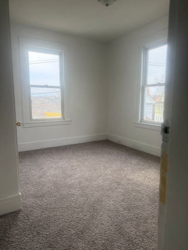 833 William St - Photo 3 of 7