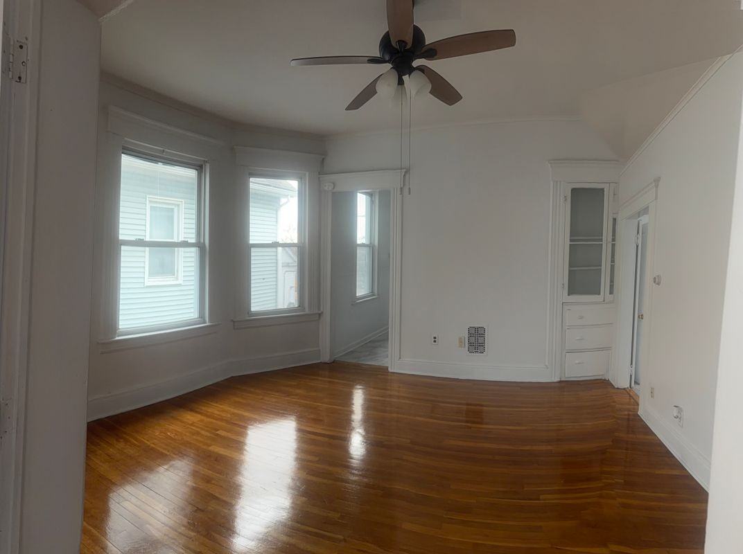 833 William St - Photo 5 of 7