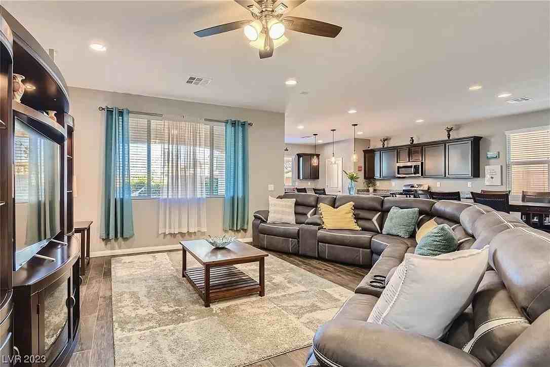 8044 Bear Canyon St - Photo 4 of 36