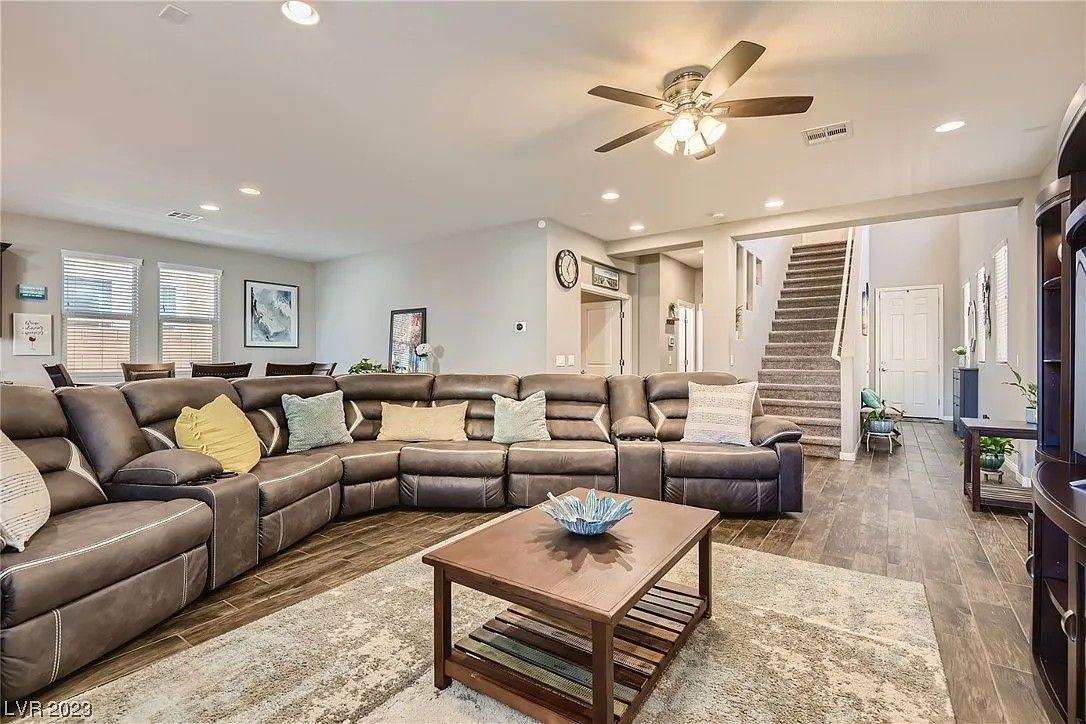 8044 Bear Canyon St - Photo 5 of 36