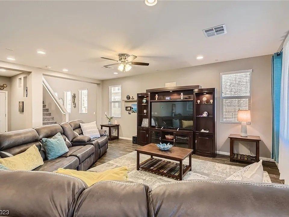 8044 Bear Canyon St - Photo 6 of 36