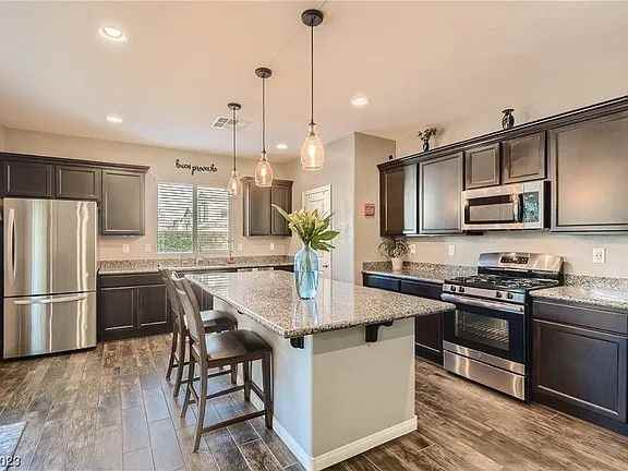 8044 Bear Canyon St - Photo 7 of 36