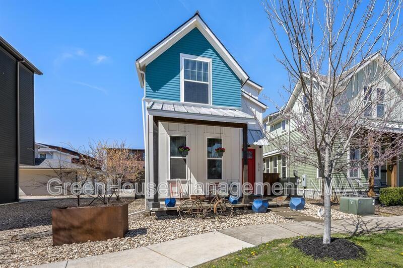 636 Sw B St #636SWB - Photo 2 of 39