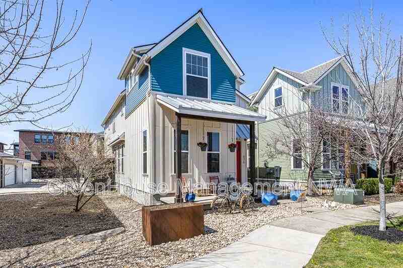 636 Sw B St #636SWB - Photo 3 of 39