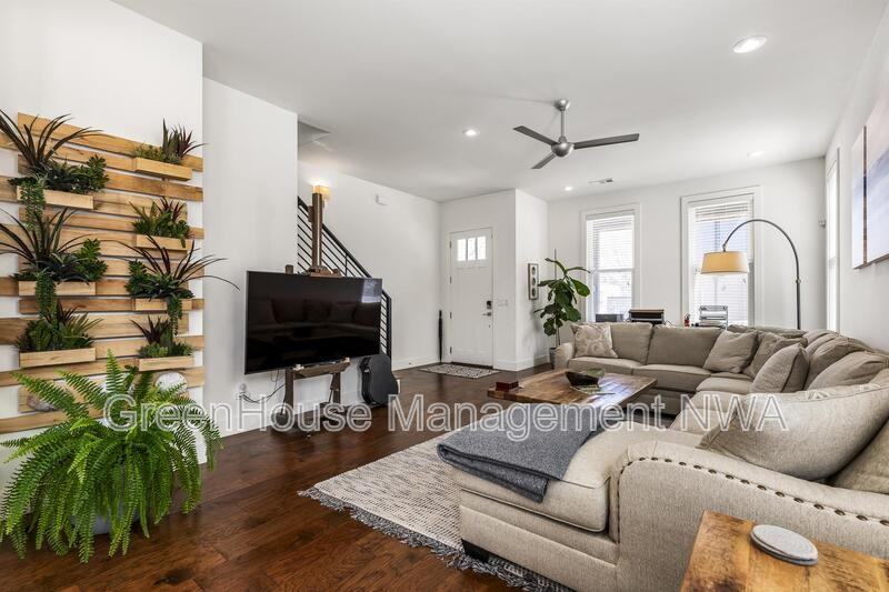 636 Sw B St #636SWB - Photo 7 of 39