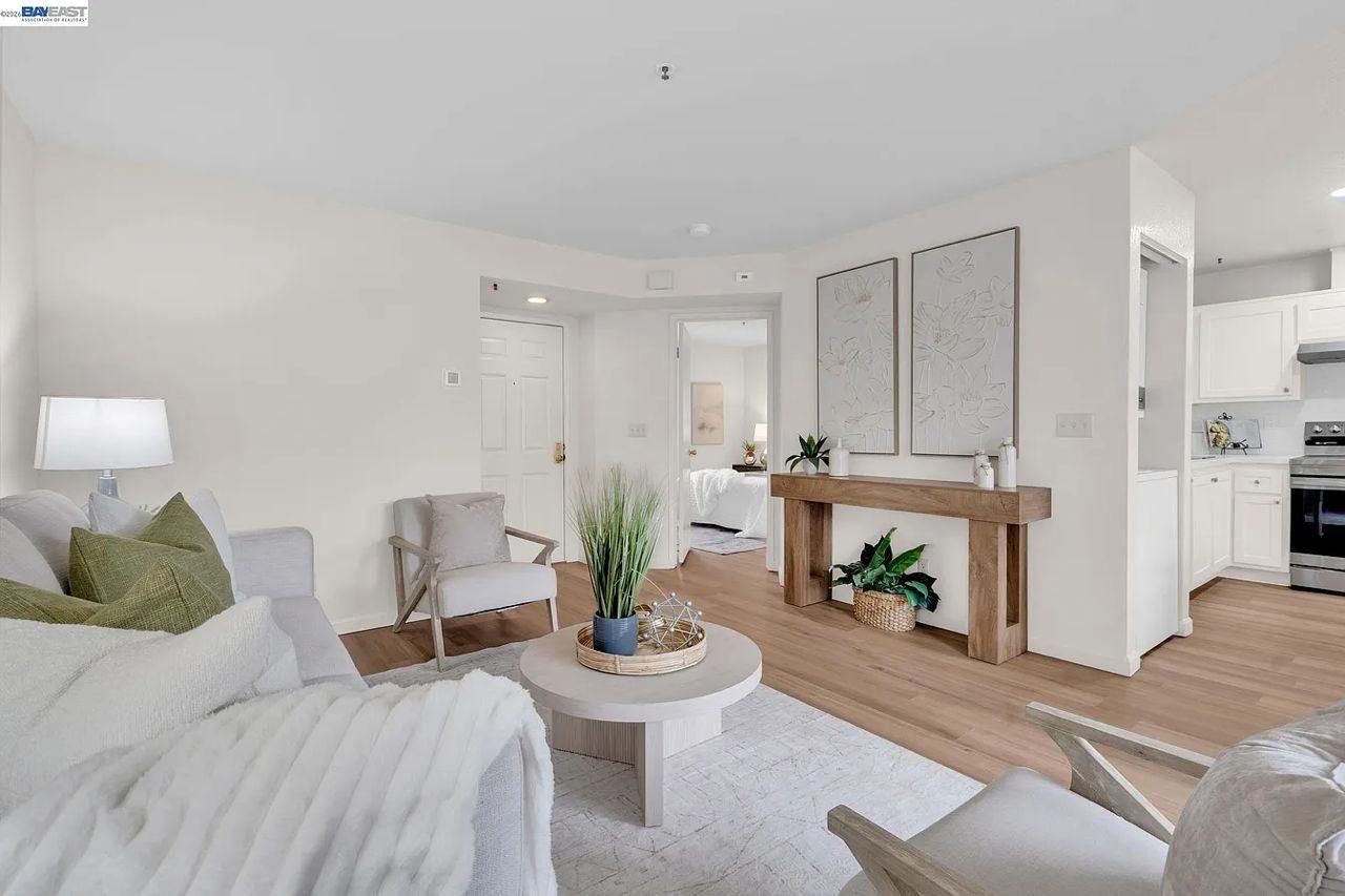 337 Chris Cmn #111 - Photo 2 of 15