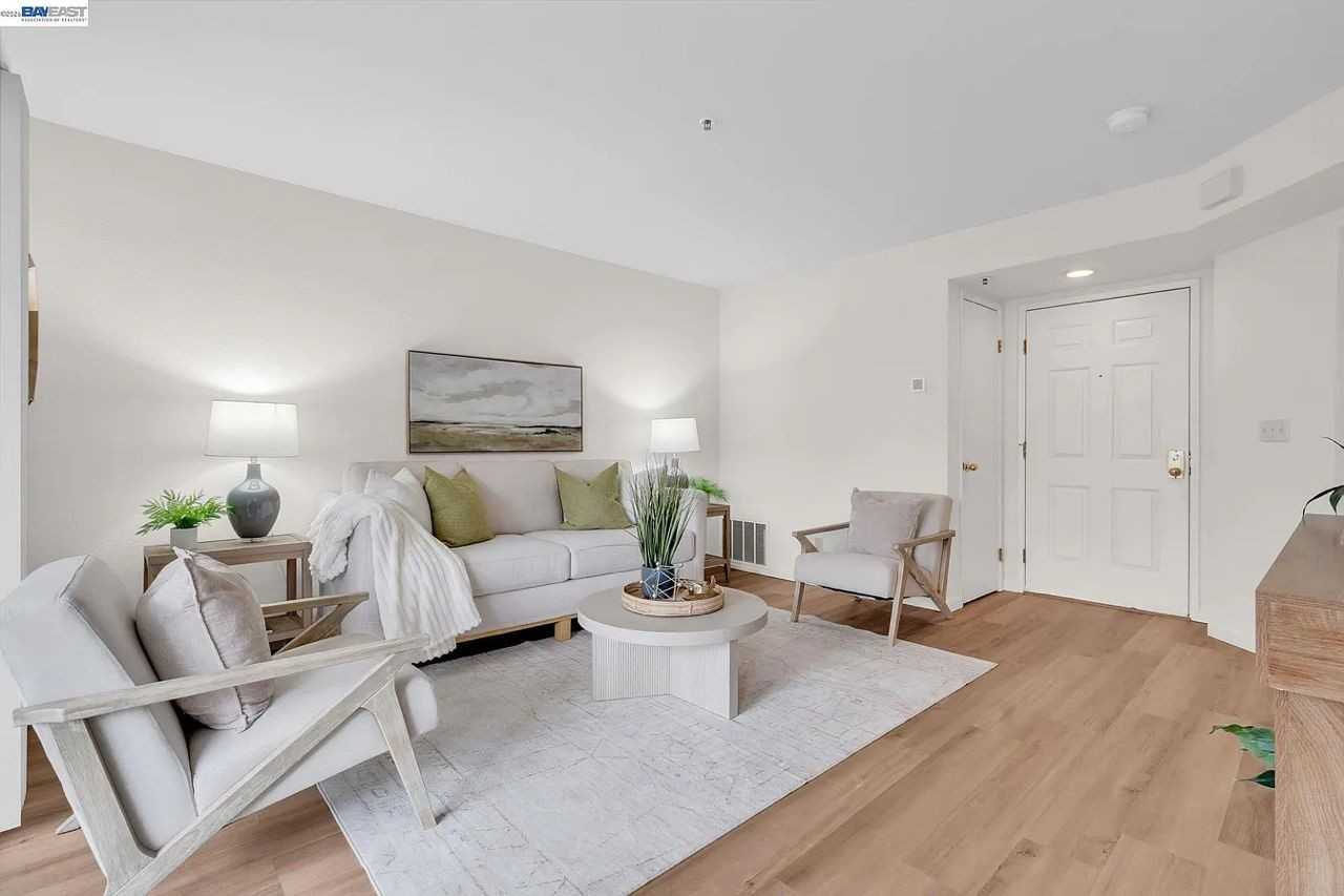 337 Chris Cmn #111 - Photo 3 of 15