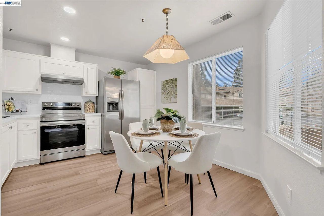 337 Chris Cmn #111 - Photo 4 of 15