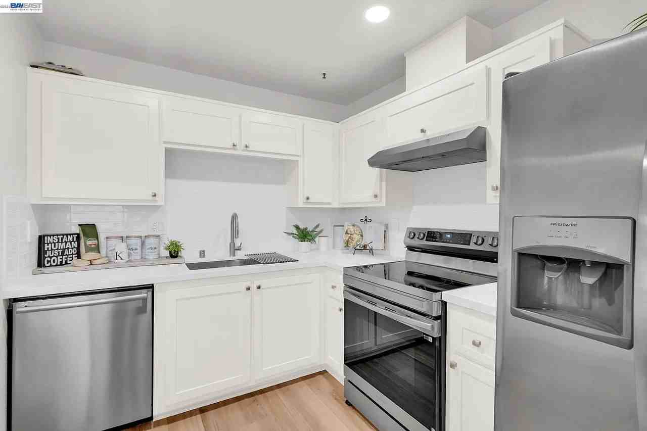 337 Chris Cmn #111 - Photo 6 of 15