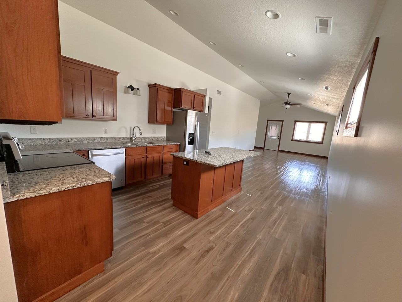 1726 Aspen Ct - Photo 3 of 17