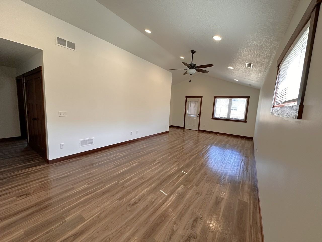 1726 Aspen Ct - Photo 4 of 17