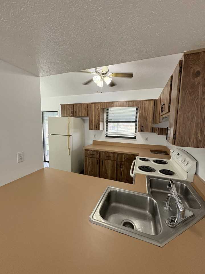 49 Banyan Dr - Photo 7 of 26