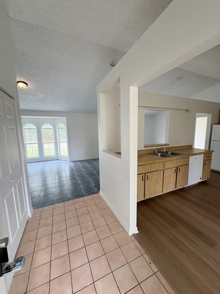 28 Oak Run - Photo 2 of 25