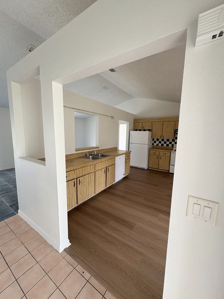 28 Oak Run - Photo 3 of 25