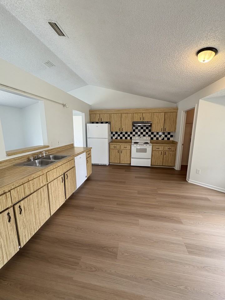 28 Oak Run - Photo 4 of 25