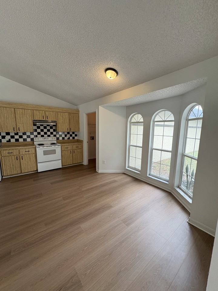 28 Oak Run - Photo 5 of 25