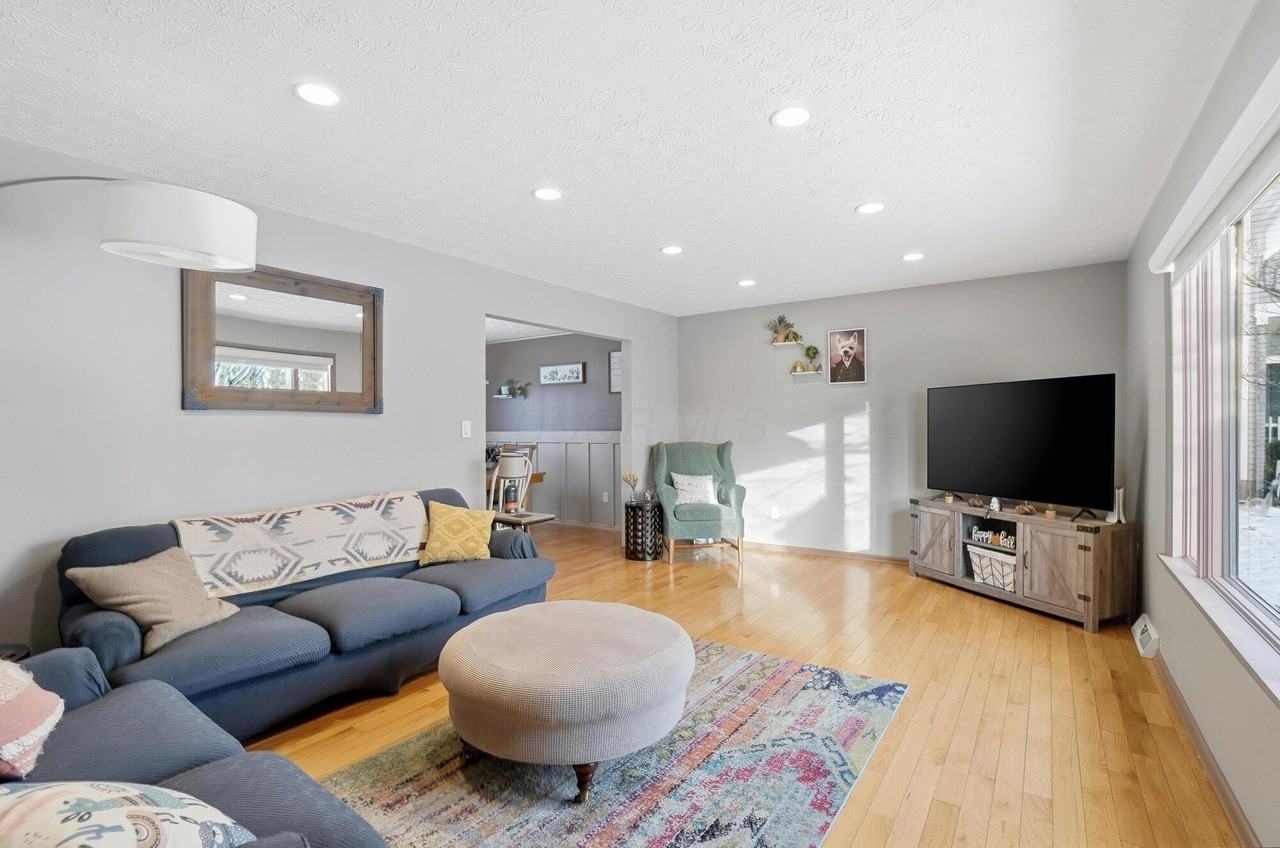 140 Greenglade Ave - Photo 2 of 27