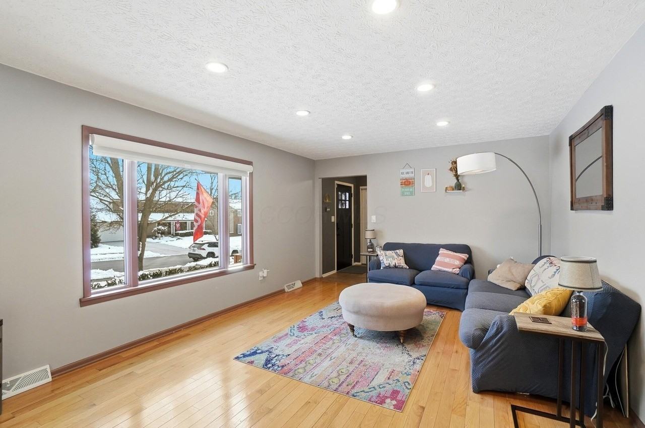 140 Greenglade Ave - Photo 3 of 27