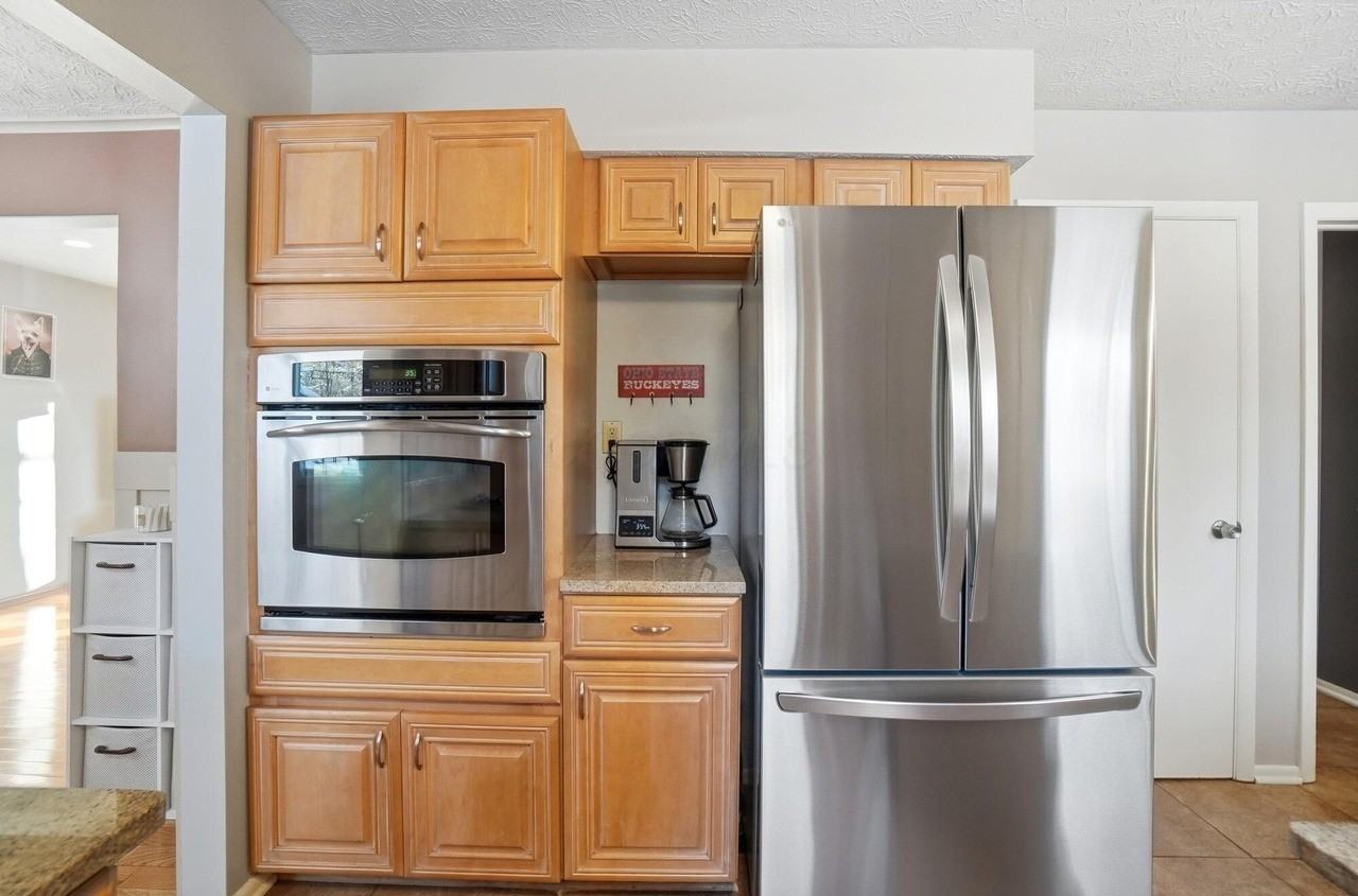 140 Greenglade Ave - Photo 7 of 27