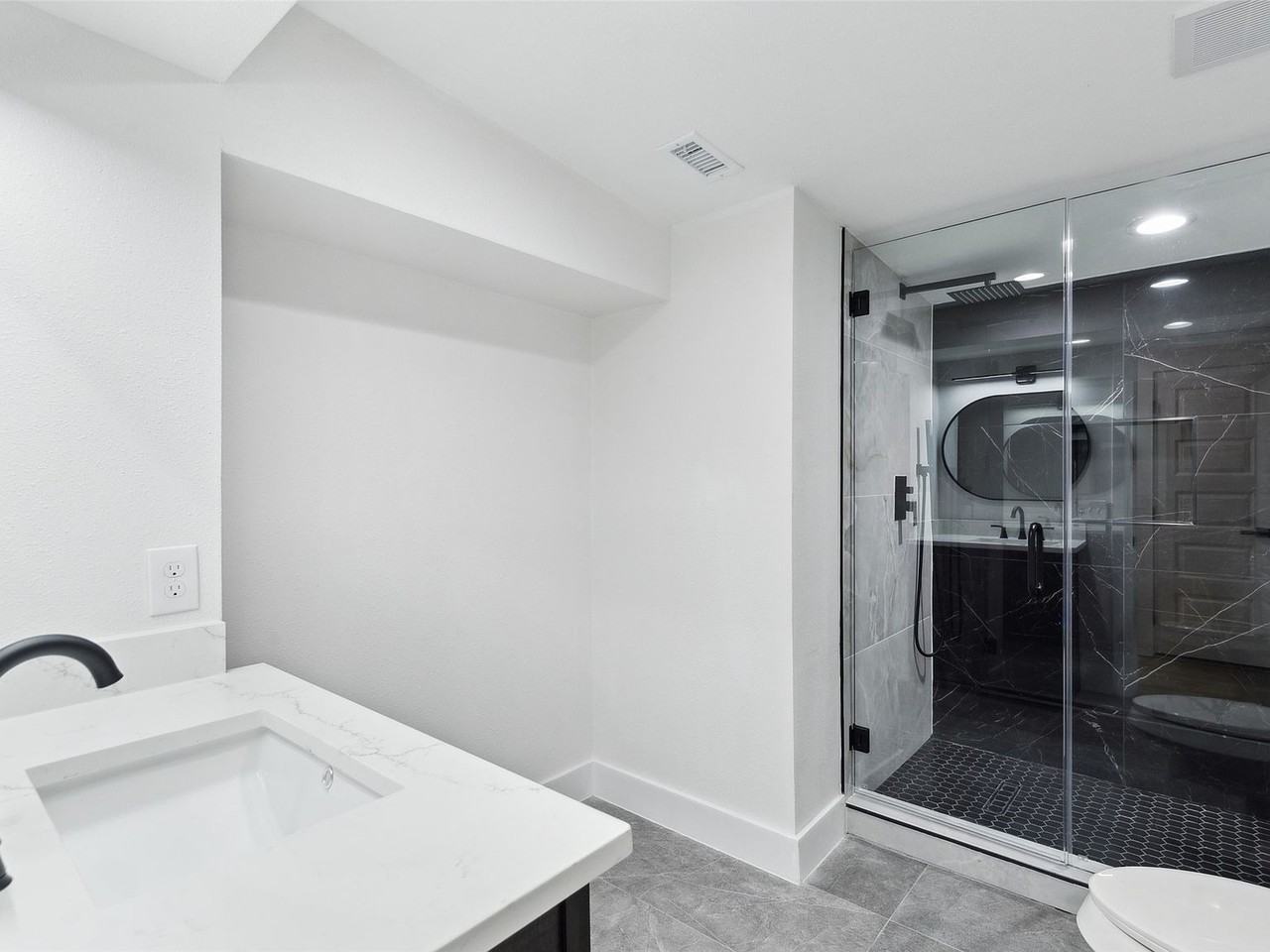 1309 Northpark Dr - Photo 3 of 27