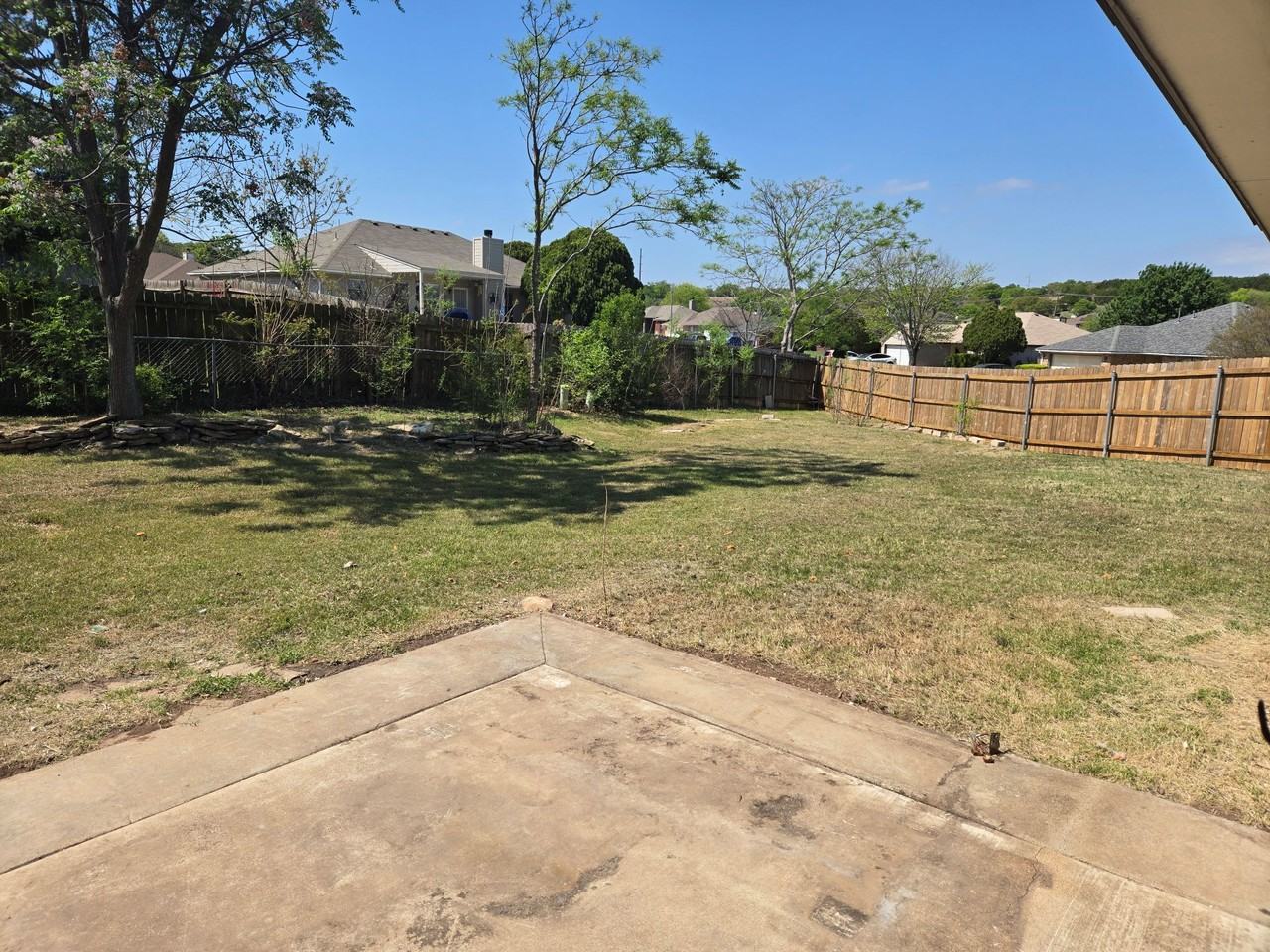 902 Saratoga Ln - Photo 4 of 4