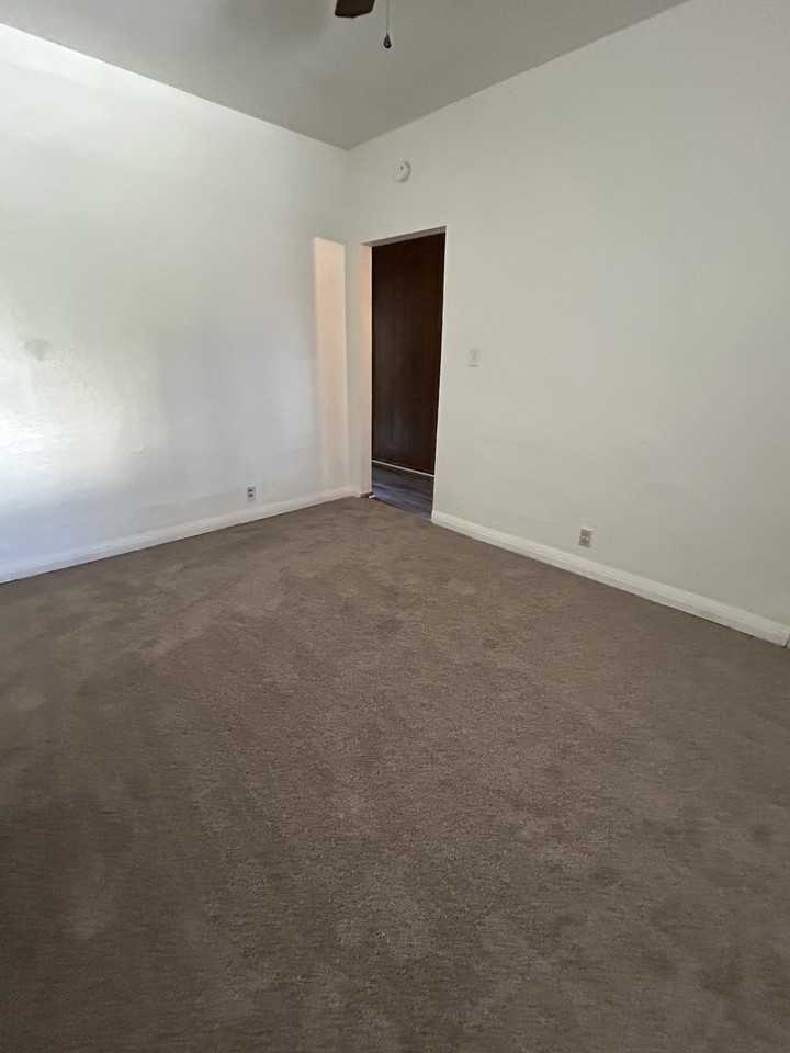 208 W Elizabeth St - Photo 5 of 21