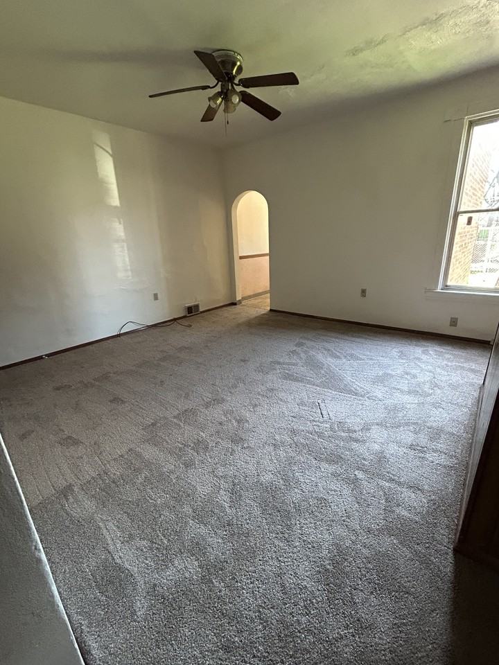 208 W Elizabeth St - Photo 6 of 21