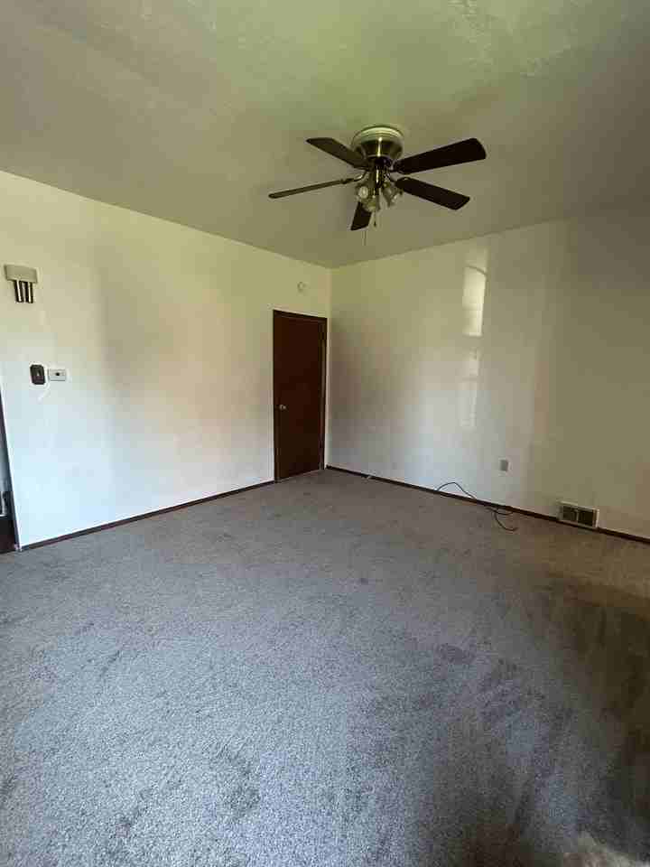 208 W Elizabeth St - Photo 7 of 21