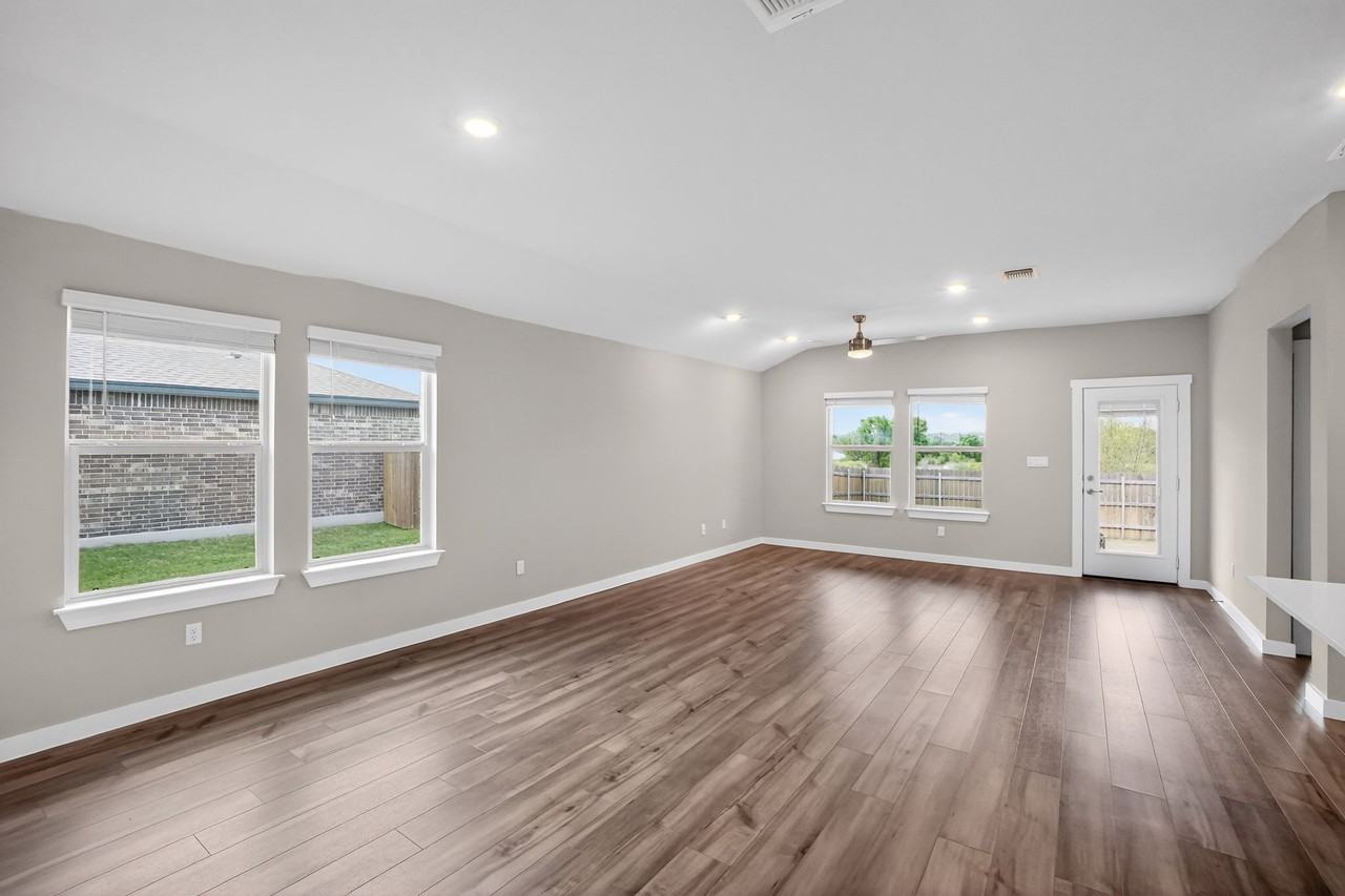 116 Halford Rd - Photo 2 of 21