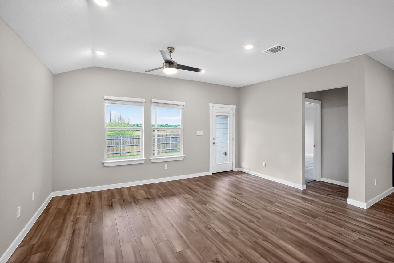 116 Halford Rd - Photo 3 of 21