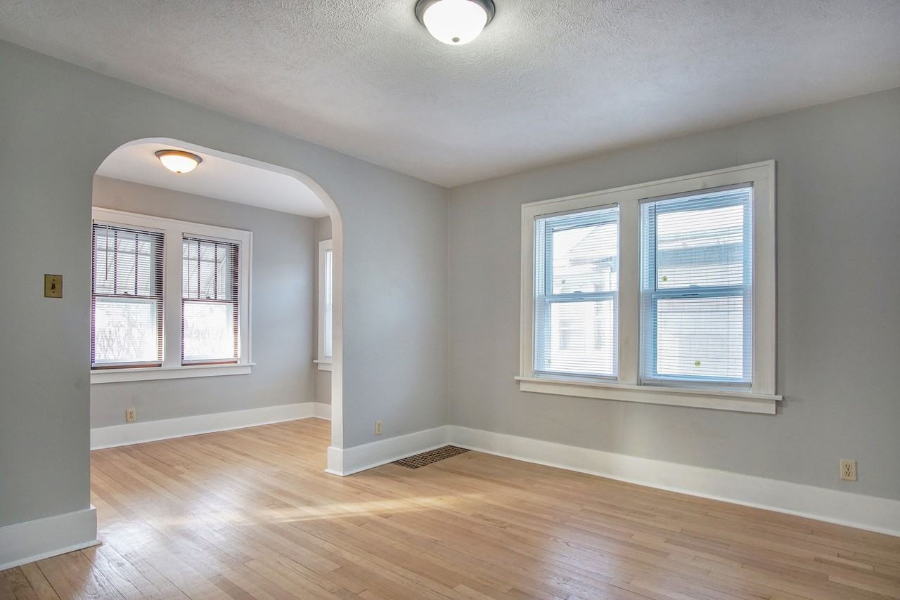 1335 E Fox St - Photo 3 of 17