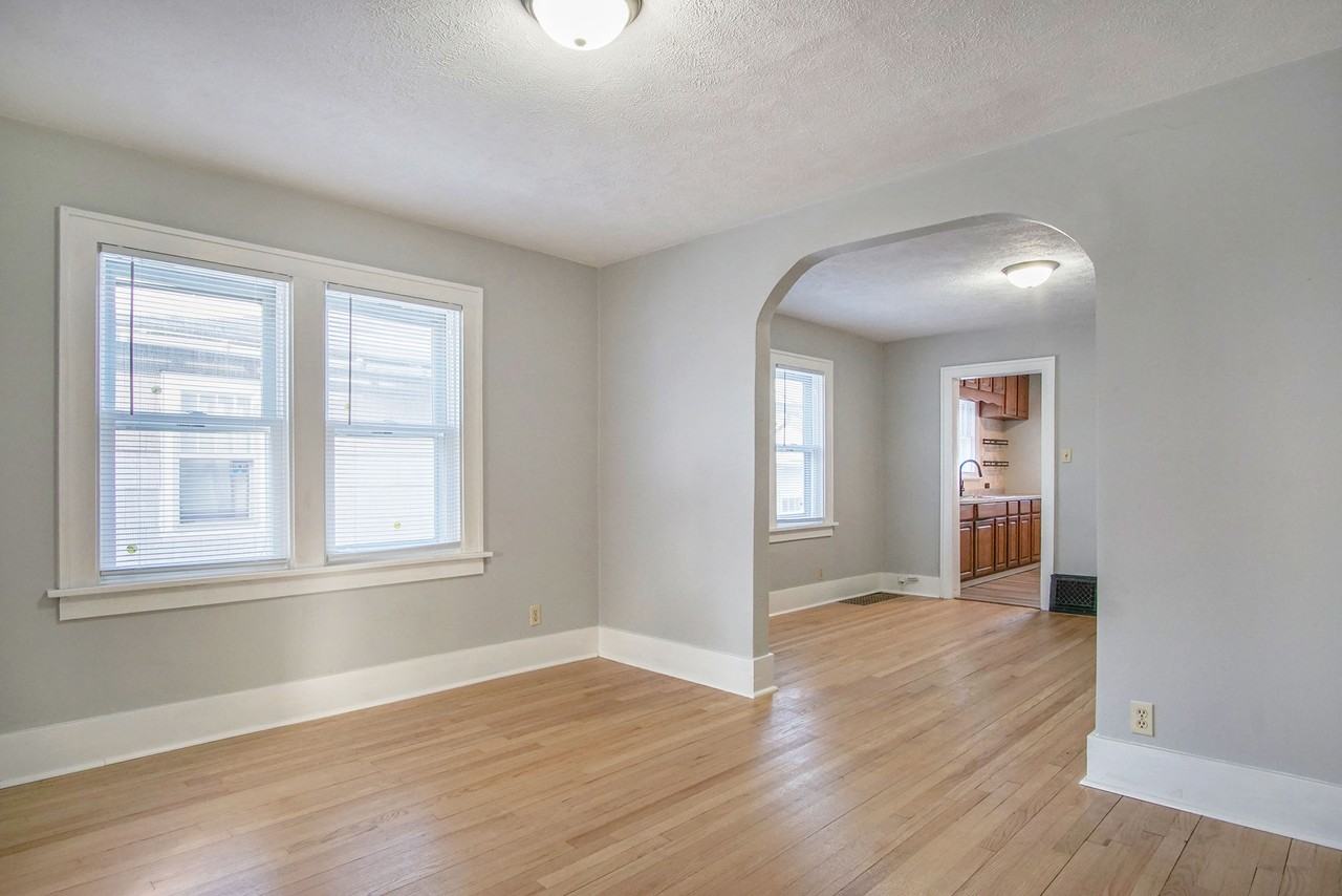 1335 E Fox St - Photo 4 of 17