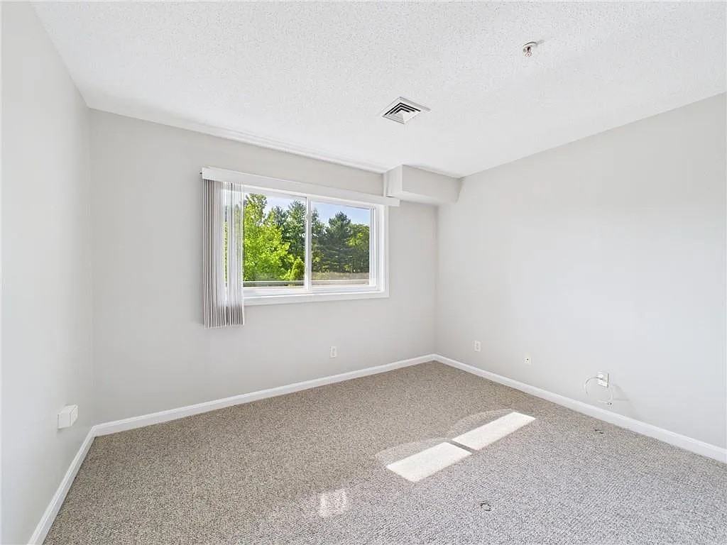 25 Devereux St - Photo 3 of 11