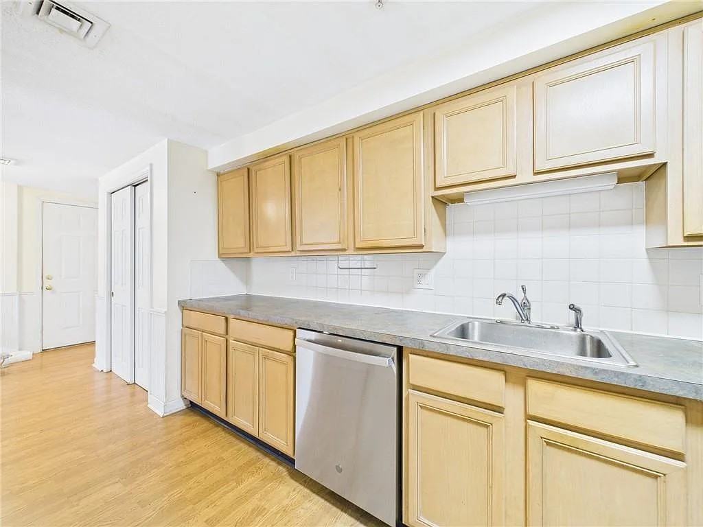 25 Devereux St - Photo 5 of 11