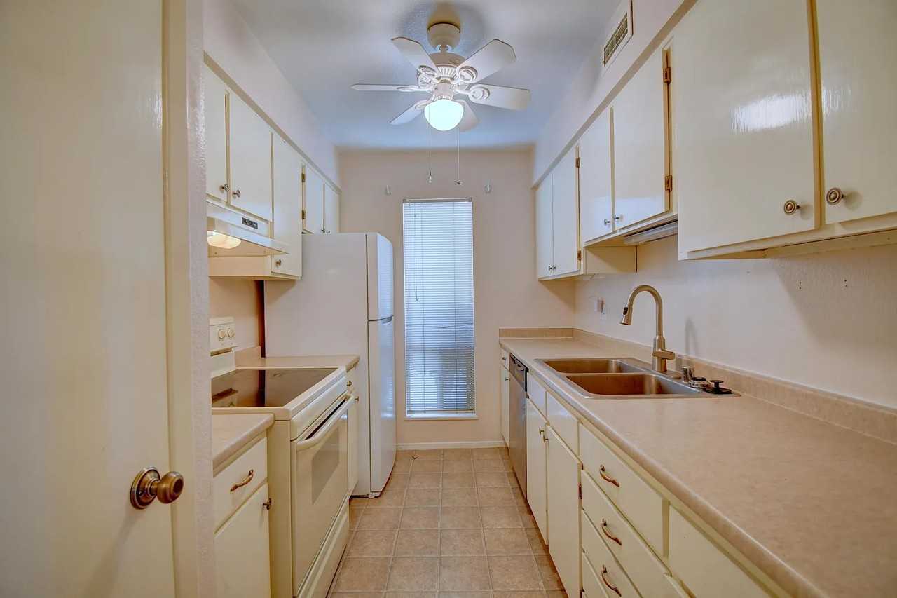 1601 Pennsylvania St Ne - Photo 5 of 7