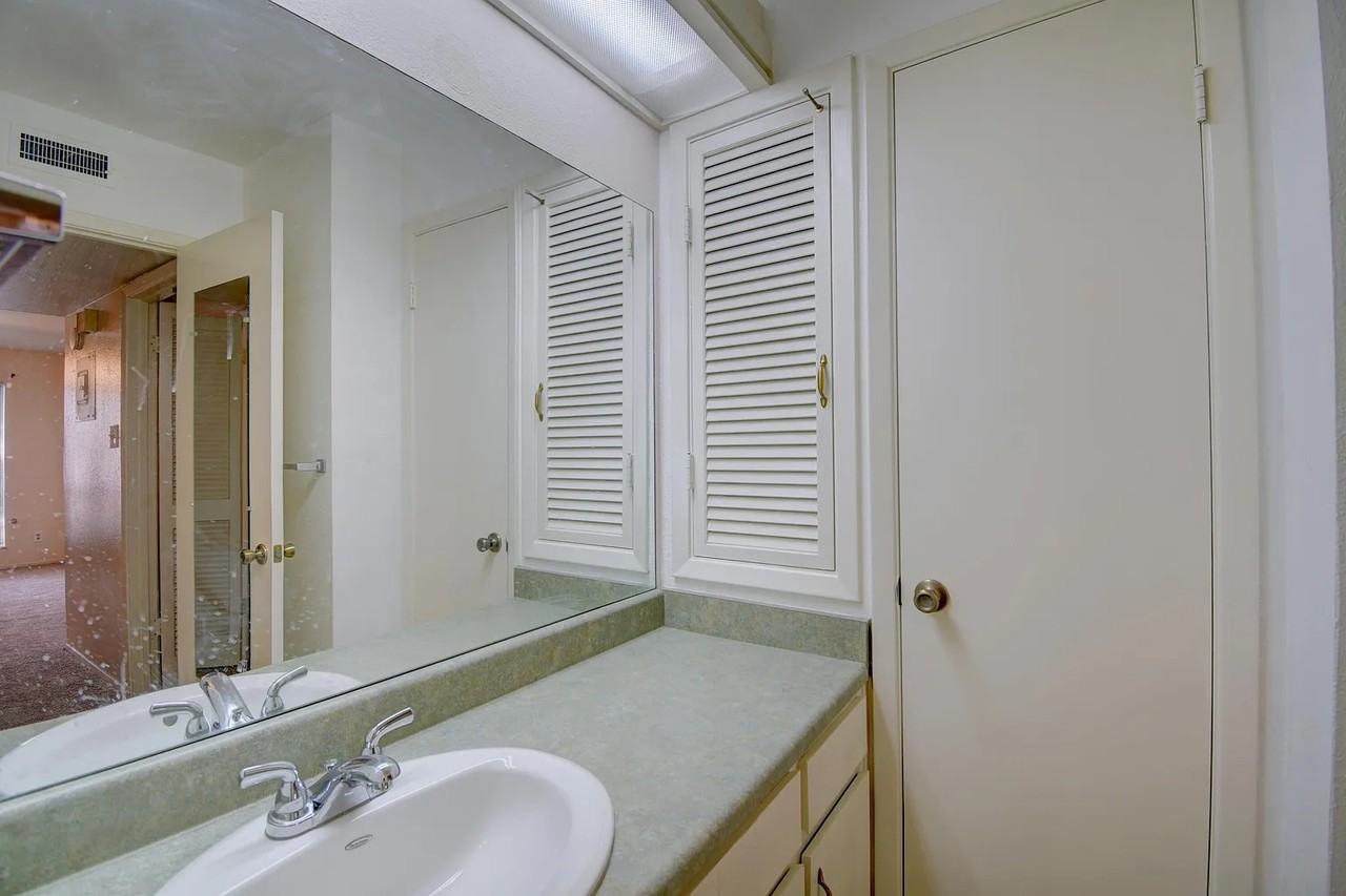 1601 Pennsylvania St Ne - Photo 6 of 7