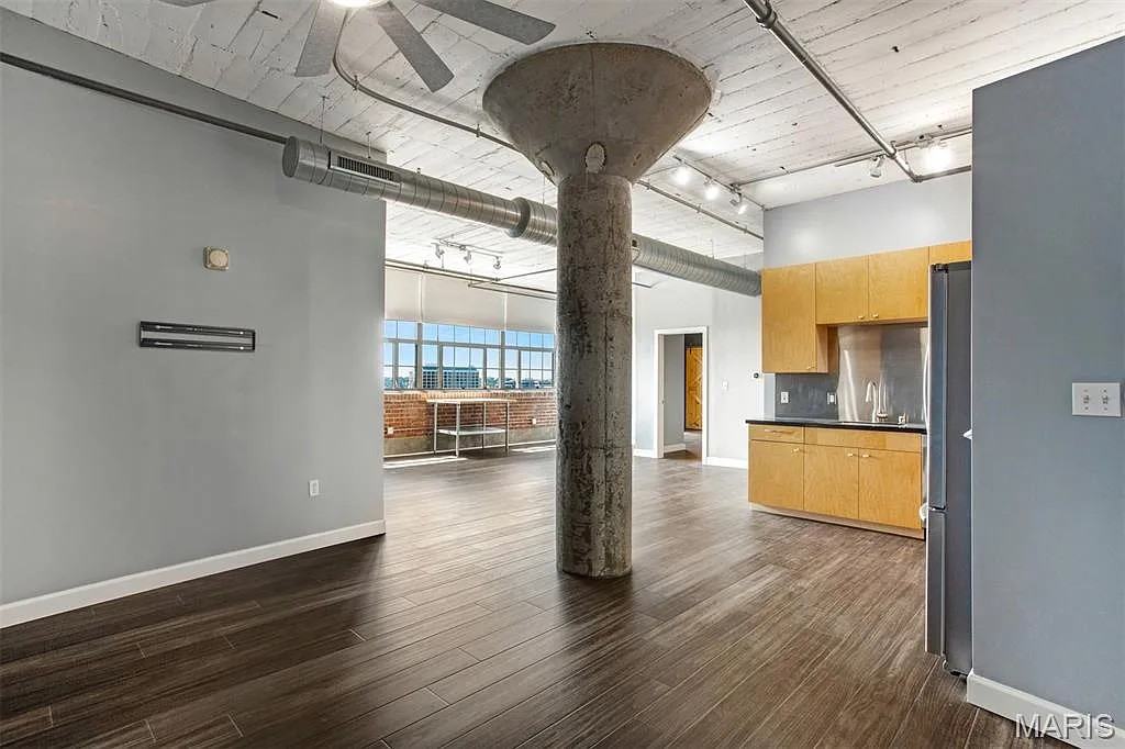 2020 Washington Ave - Photo 2 of 9