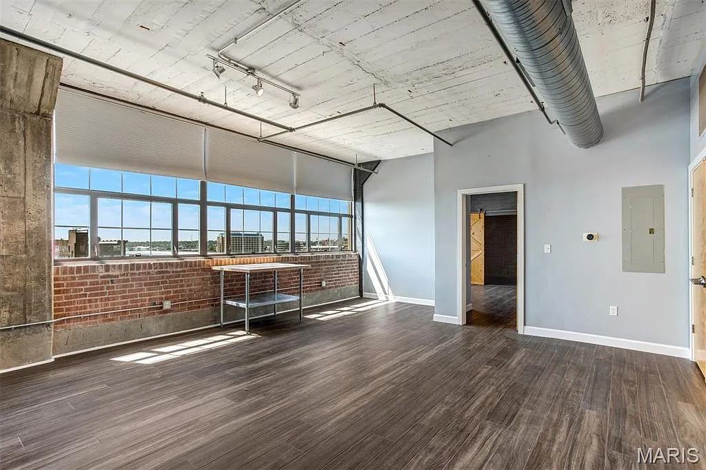 2020 Washington Ave - Photo 5 of 9