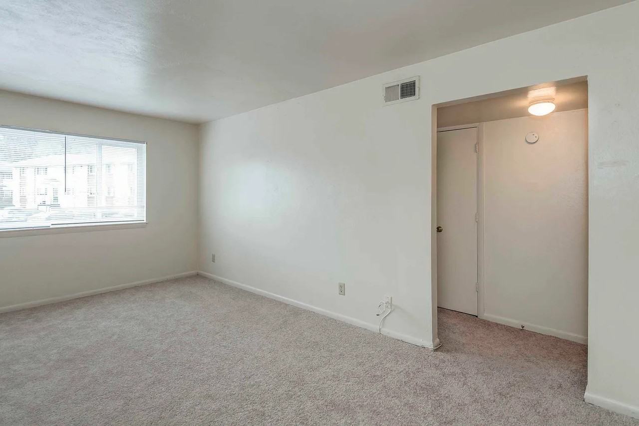 2804 Waverly Way - Photo 5 of 8