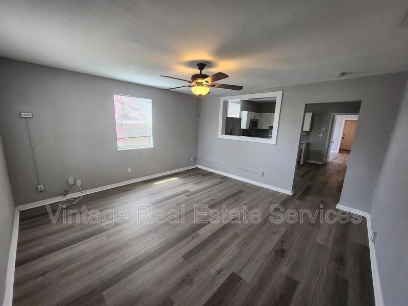 2406 E Clark St #A - Photo 2 of 10