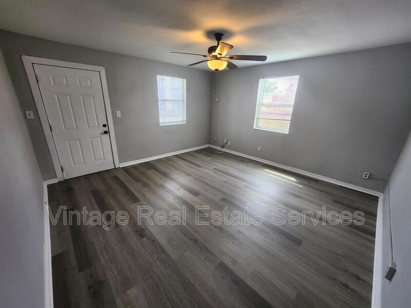 2406 E Clark St #A - Photo 4 of 10