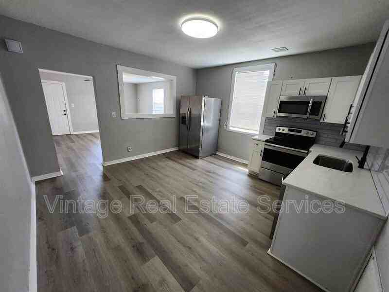 2406 E Clark St #A - Photo 6 of 10