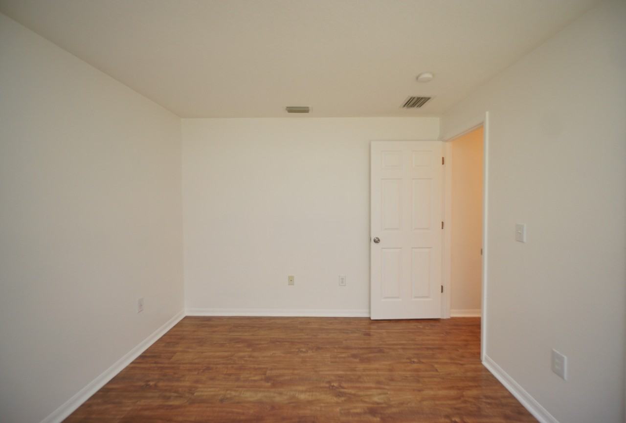 5933 Desert Peace Ave - Photo 7 of 25