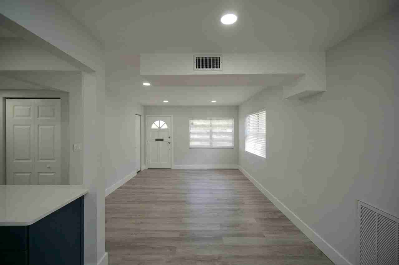 3617 S Gardenia Ave - Photo 4 of 26