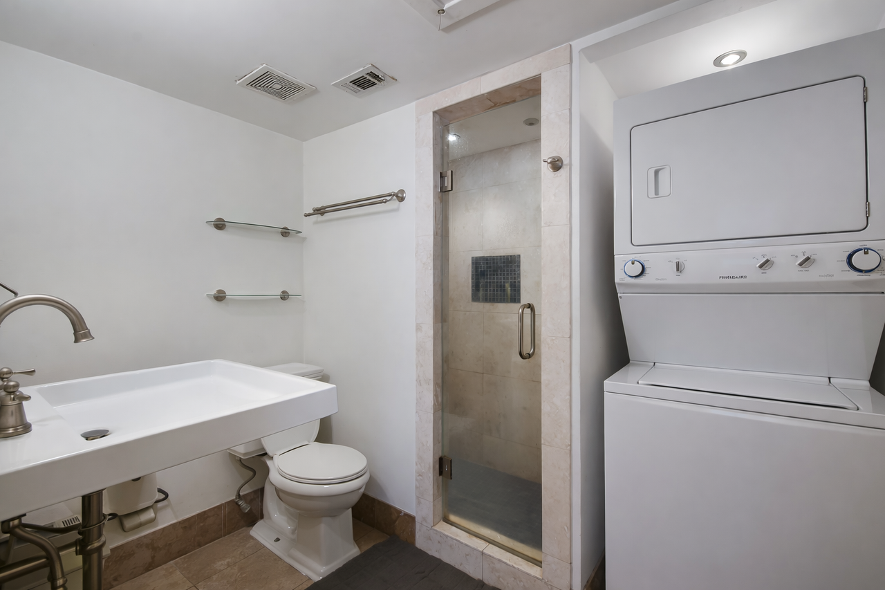 706 W 22nd St #306 - Photo 4 of 24