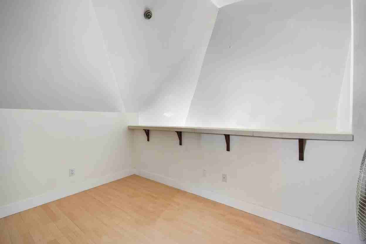 706 W 22nd St #306 - Photo 6 of 24