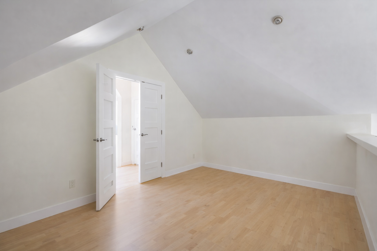 706 W 22nd St #306 - Photo 7 of 24