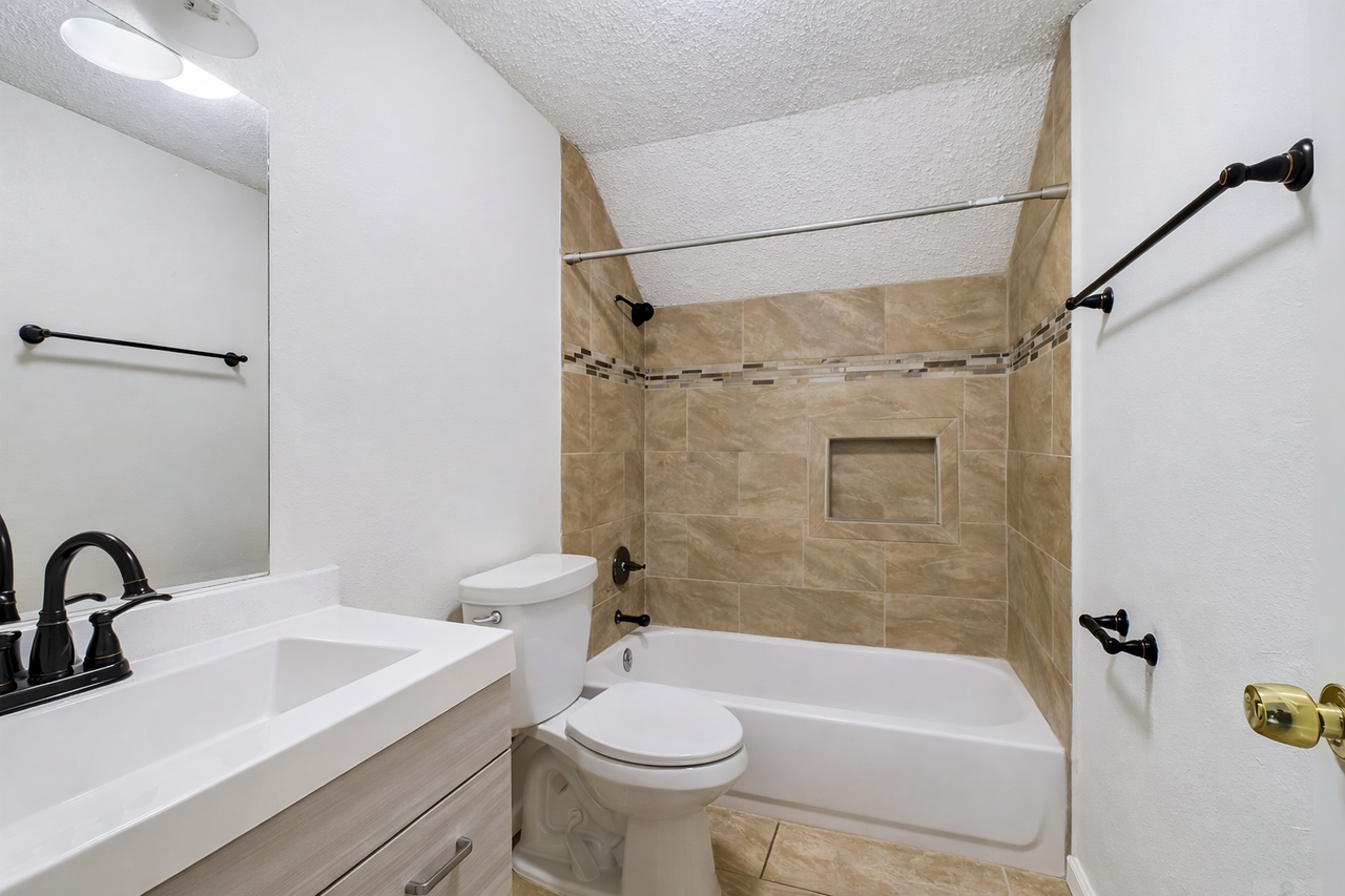2401 Leon St #303 - Photo 7 of 20